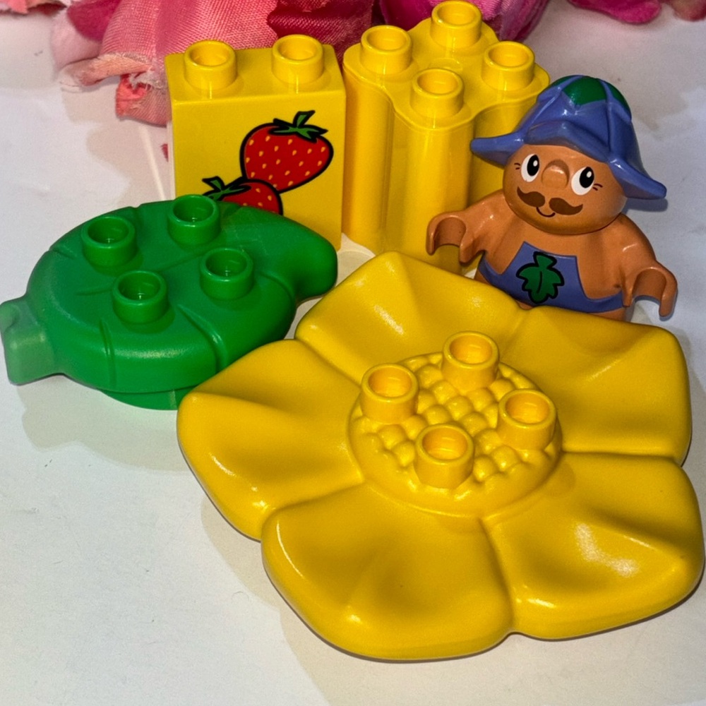 LEGO Duplo FOREST FRIENDS BLOOMER BLUEBELL RARE FLOWER AND Strawberries